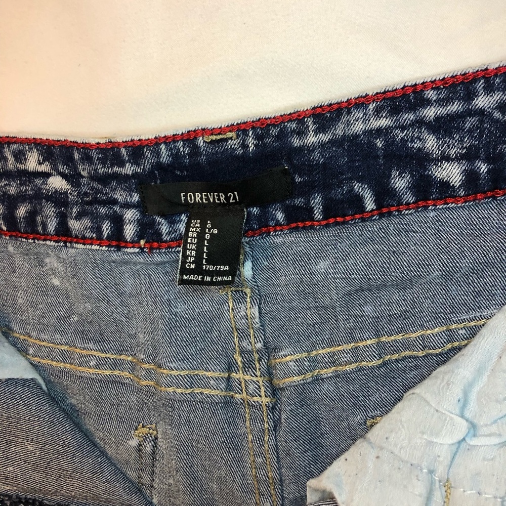 Shorts - Picture 2 of 3